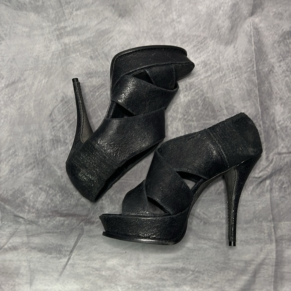 Elizabeth and James Black Pebbled Leather Platform 5” Heels - size 8 - Picture 9 of 15